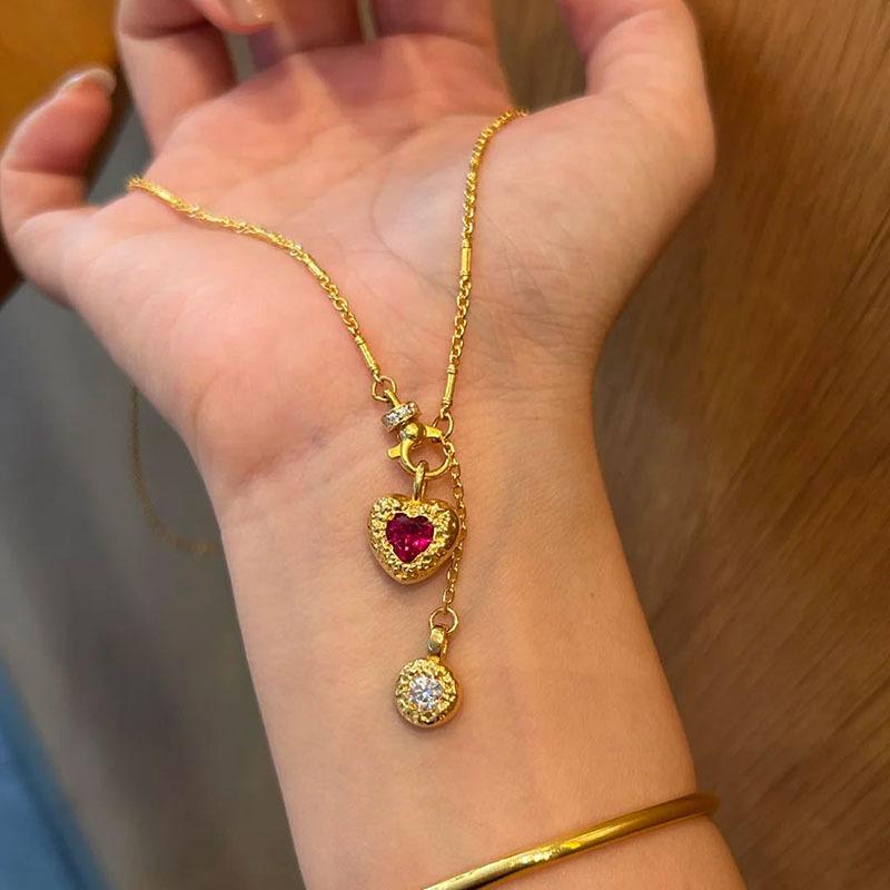 Explosive Retro Red Treasure Texture Gold Heart Necklace with Antique Atmosphere and Circular Pendant 40CM