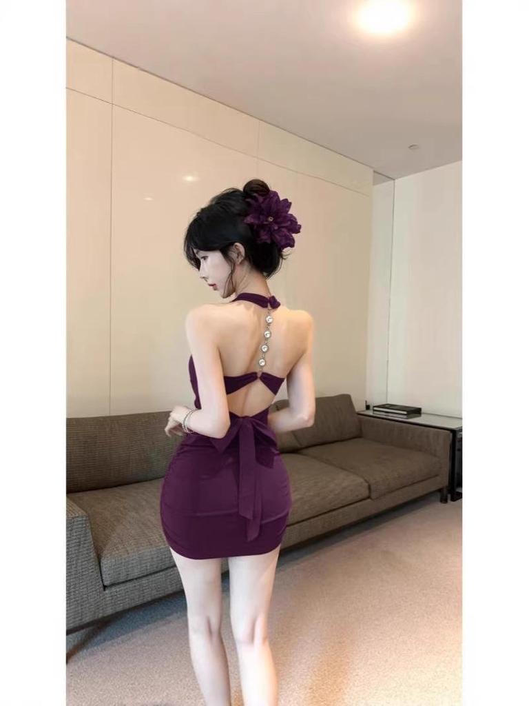 French High-End V-Neck Chain Waist-Cinched Halter Open-Back Short Dress with Pure Desire for Women