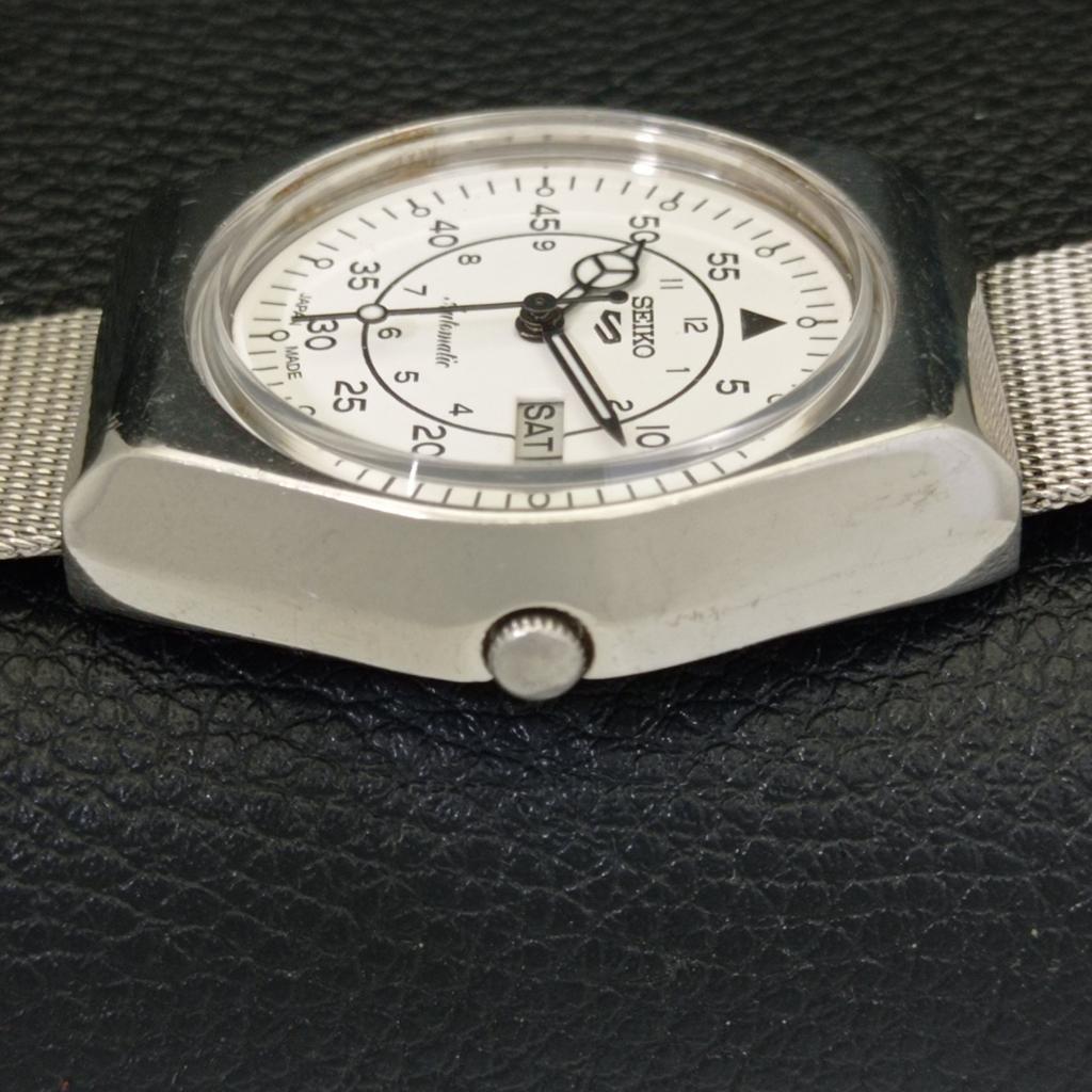VINTAGE SEIKO 5 AUTOMATIC JAPAN MENS WHITE COLOR DIAL WATCH a701327-5 R206a-a701327