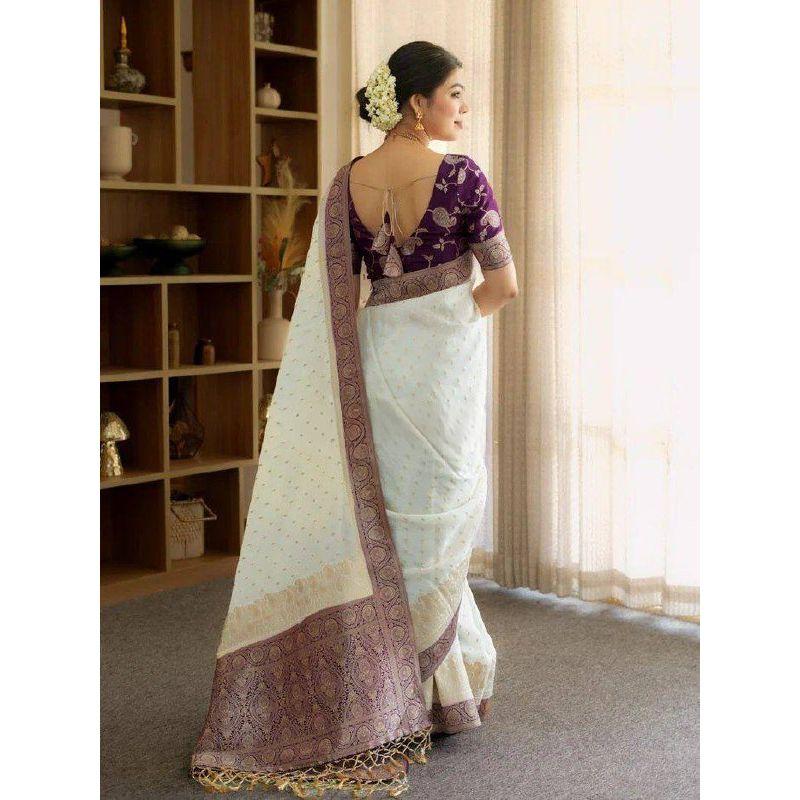 Beautiful rich pallu & jacquard work on all over the saree