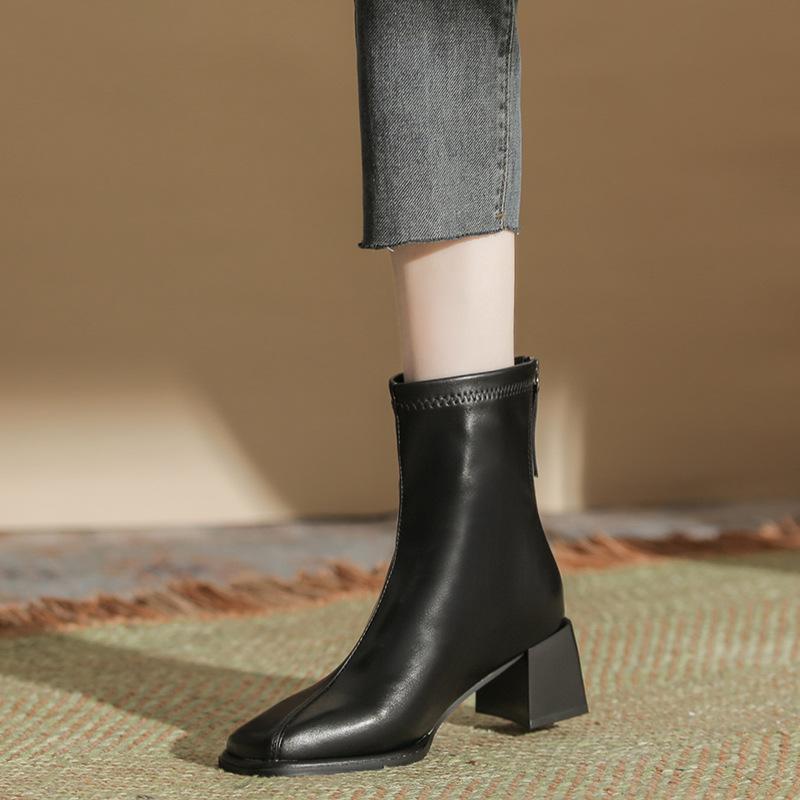 

Light man home brown short boots women s 2025 new spring and autumn winter thick-soled Martin boots British style elastic thin boots 34