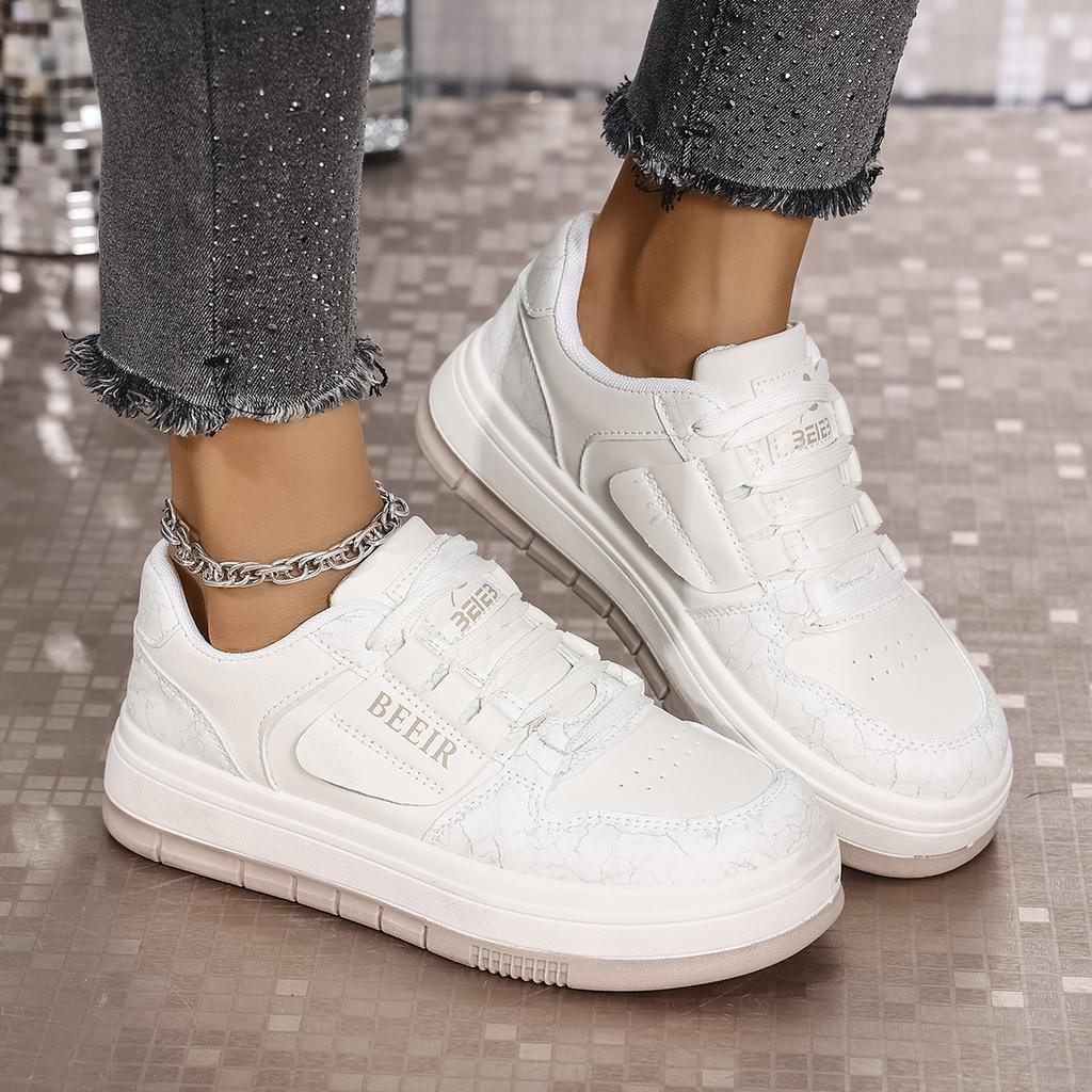 Fashion Fashion White Lace Up Skateboard Shoes Women 2025 Autumn Soft Thick Bottom Casual Shoes Cute Round Toe Stitching Sneakers