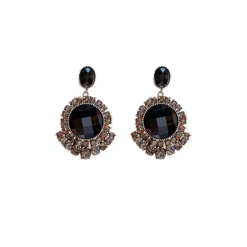 Retro Black Xiaoxiangfeng Stud Earrings Women's Fashion Elegance Temperament High-end Earrings Bow Love Versatile Earrings