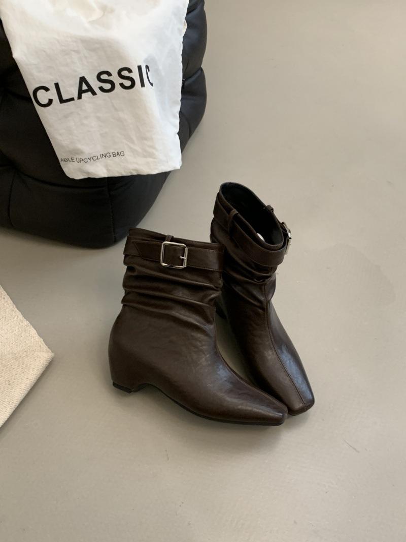 

In the autumn and winter of 2025, the new belt buckle tip will increase in height, and European and American women s boots will be pleated and thin, a 39 коричневий