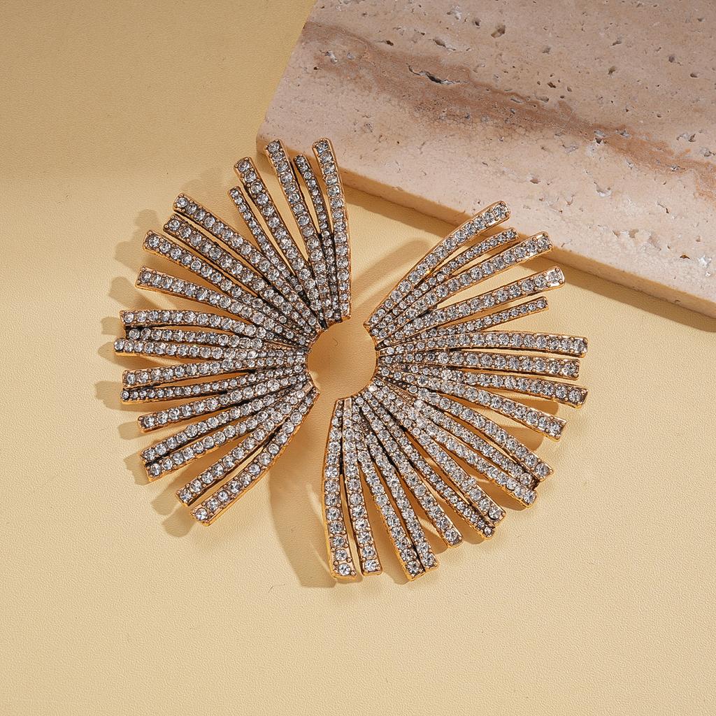 Boucles d'oreilles aiguille en acier géométriques exagérées style européen et américain serties de diamants boucles d'oreilles de luxe léger niche
