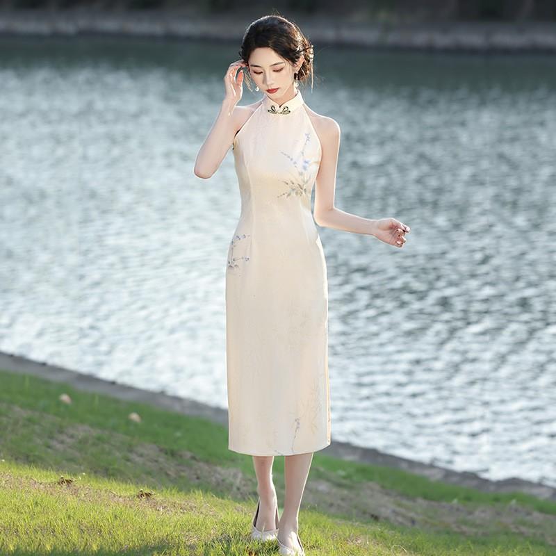 Elegant White Sleeveless Stand-Collar Cheongsam Dress With Floral Jacquard Modern Chinese Style Daily Wear Small