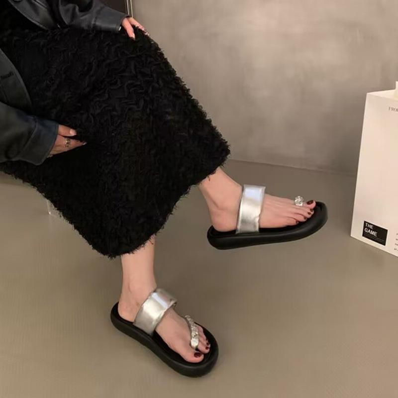 Internet Celebrity Super Fire Slippers Women's Summer Wear New Thick-soled Heightening Stepping On Shit Feeling Rhinestone Lazy Toe Sandals