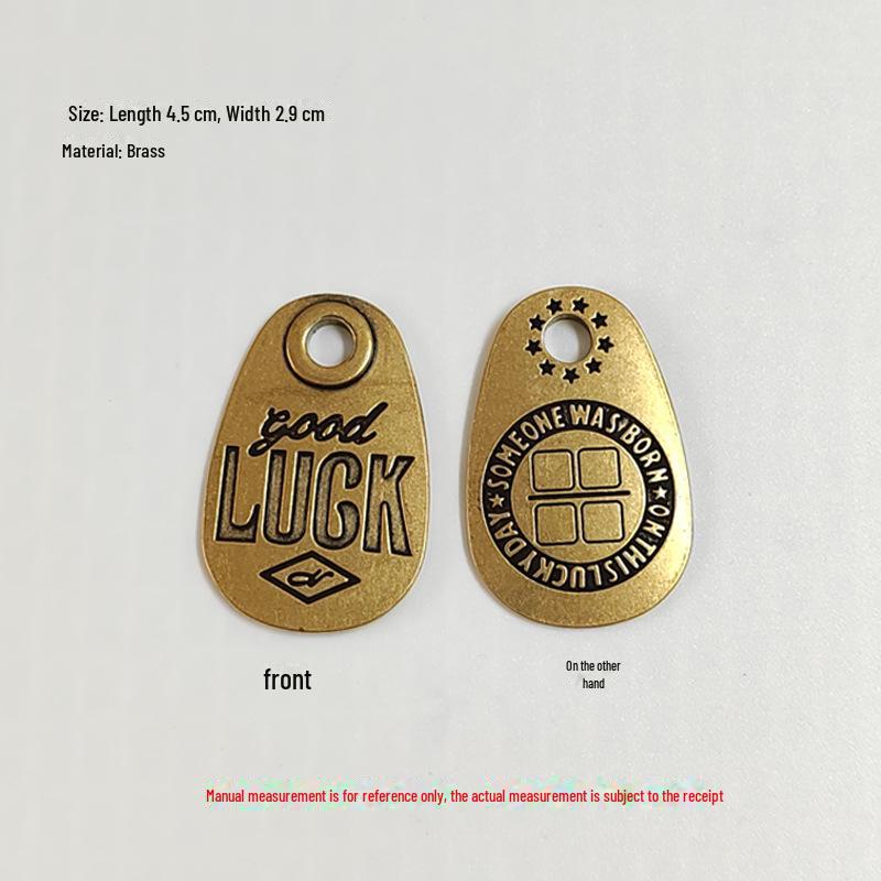 

Подвеска-брелок Lucky Brass: Декоративный аксессуар в виде медной сумки-молнии «Удача».