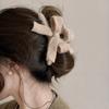 Minimalist Autumn Winter Plush Knit Bow Shark Clip Back Head Hair Claw Elegant Premium Temperament Hair Clip Fashion Accessories