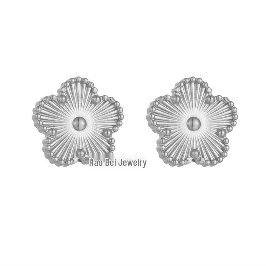 Colorfast Titanium Steel Four-Leaf Clover Jewelry Set: Luxury Stud Earrings, Bracelet, and Necklace