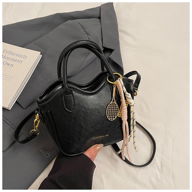 

Трендовая наплечная сумка в корейском стиле, сумка-мессенджер, новая коллекция весна-лето 2025, простая повседневная универсальная сумка-ведро чёрный