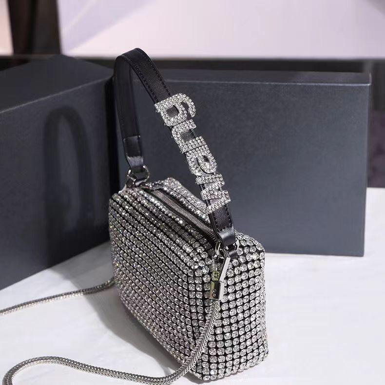 Сумка с блестящими бриллиантами — фото 23
