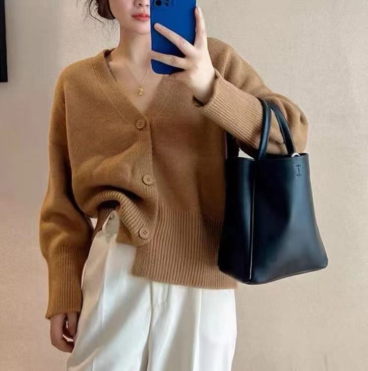 

Темпераментный V-образный свитер однотонный женский ранняя осень новый ленивый ветер свободный вязаный свитер кардиган женский верхняя одежда Average size 57-55 хаки