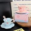 Kreatives Keramik-Kaffeebecher- und Untertassen-Set Büro Nachmittagstee Tasse und Untertasse Mädchenherz Kirschblüten Geprägte Tasse und Untertasse Souvenir