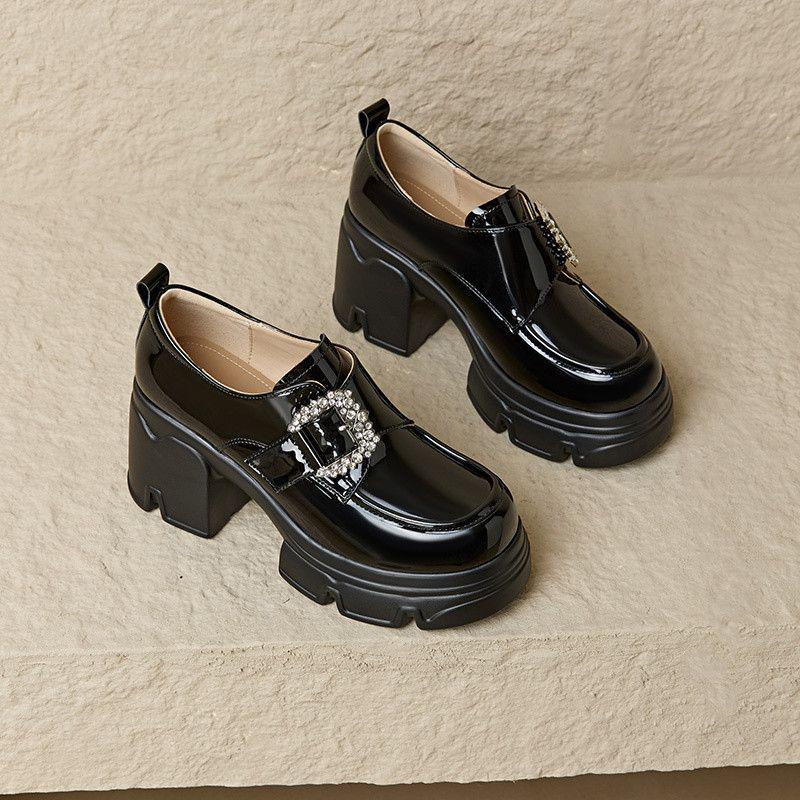 Женские лоферы на липучке из кожи в британском стиле на массивном каблуке со стразами - ВеснаОсень 2025 37 4270₽