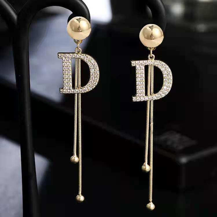 

Подвеска с буквой D из австрийских женских модных украшений, индивидуальные металлические серьги с кисточками, аксессуары
