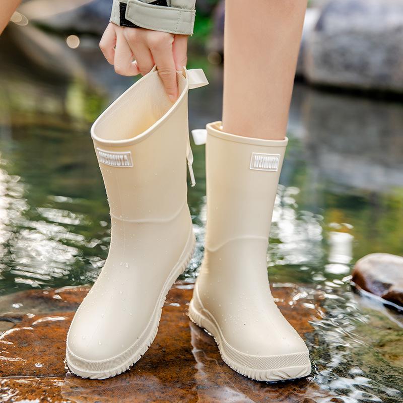 

Корейская версия средних резиновых сапог, рабочая резиновая обувь, теплая нескользящая водонепроницаемая обувь, дождевики для мойки автомобиля, женские бахилы 41