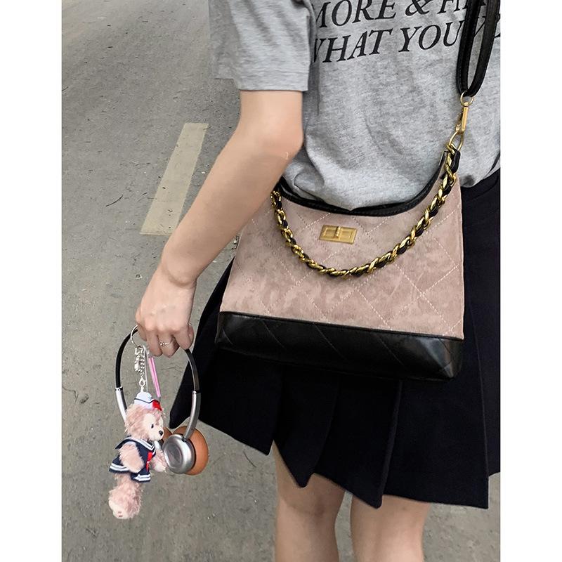 Vintage suede underarm bag women's 2025 new trendy fashion Korean small fragrance style rhombus chain bag crossbody bag