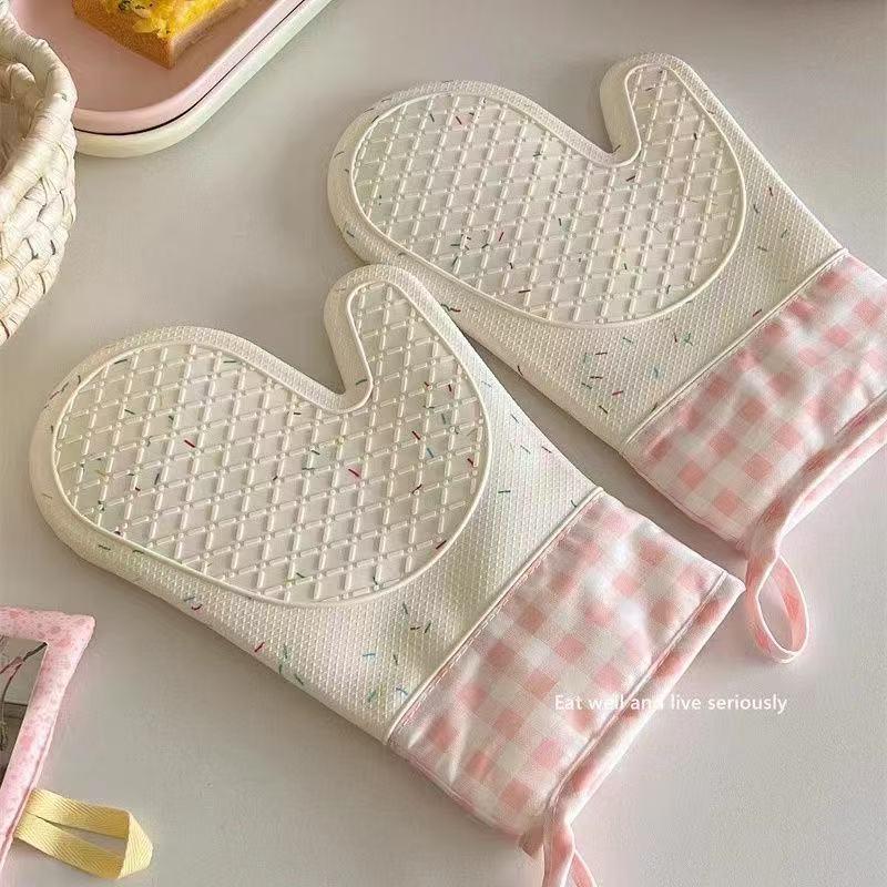 Pogrubione Różowe Kraciaste Rękawice Silikonowe Odporne na Oparzenia - Antypoślizgowe, Odporne na Wysoką Temperaturę do Pieczenia i Użytku w Kuchence Mikrofalowej