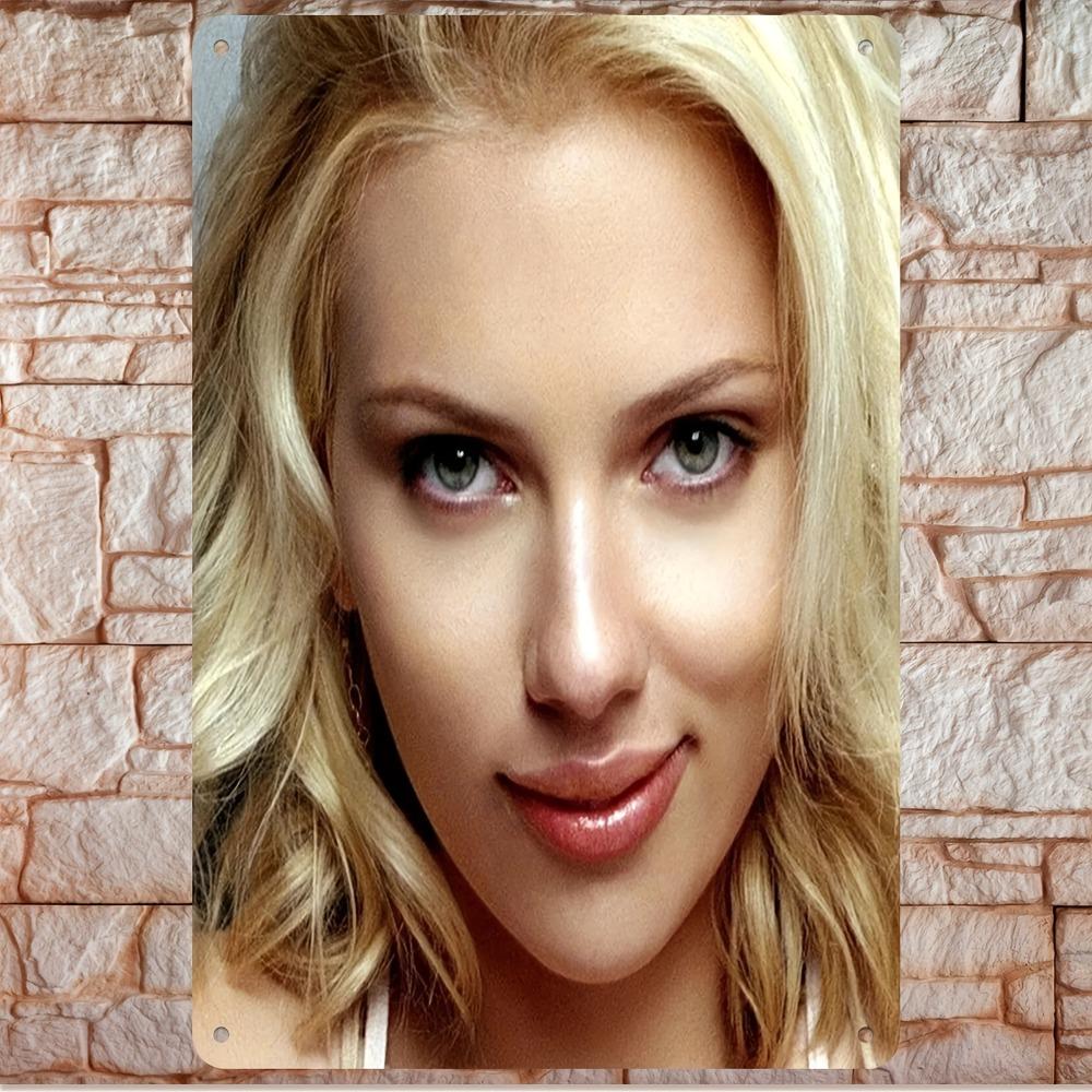 

Scarlett Johansson Vintage Metal Tin Sign 12x8 Inch Retro Wall Decor 20x30cm небо синє кольору