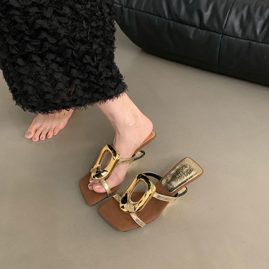 Niche high-heeled silver cool slippers fashionable outer wear 2025 new summer French temperament wedge heel with skirt sandals