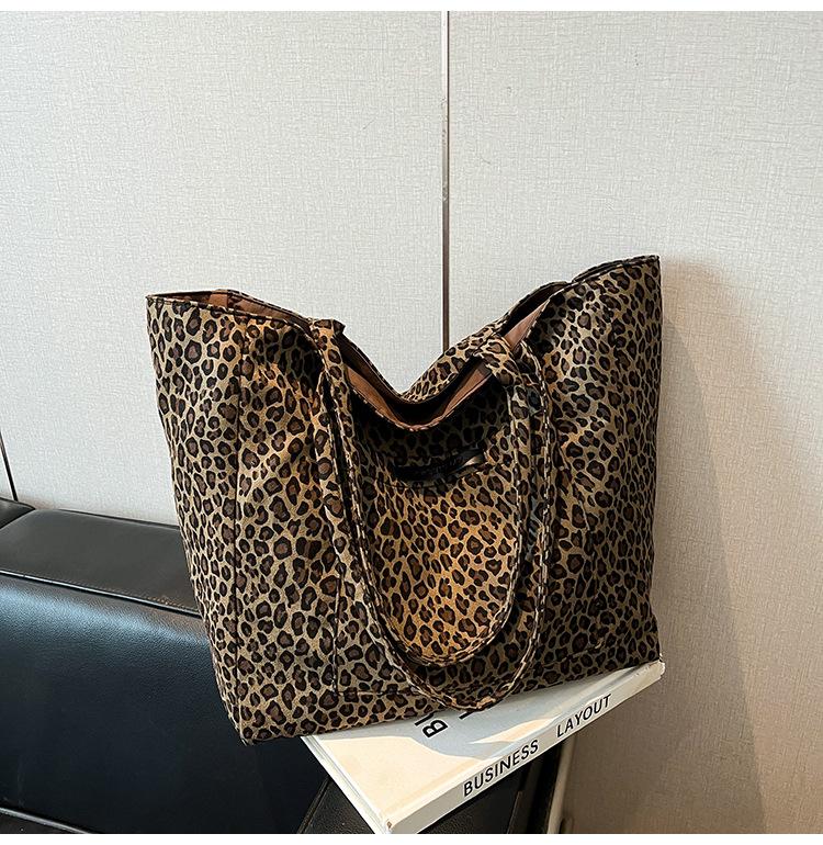 

Корейская холщовая сумка-тоут с леопардовым принтом, большая вместимость, нишевый дизайн, женская новая ленивая ретро универсальная сумка через плечо