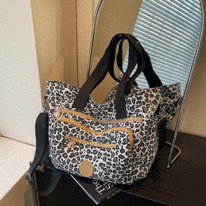 

Spring and summer new large-capacity leopard print bag women s retro tote bag fashion women s bag shoulder messenger bag чорний