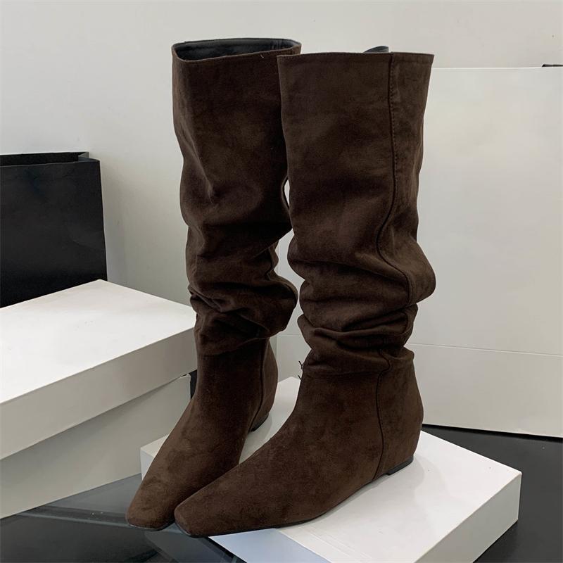 

Eilyken Осенне-зимняя мода Плиссированные Сапоги выше колена с острым носком Женские клиновидные каблуки Длинная обувь Botas Largas Mujer 40