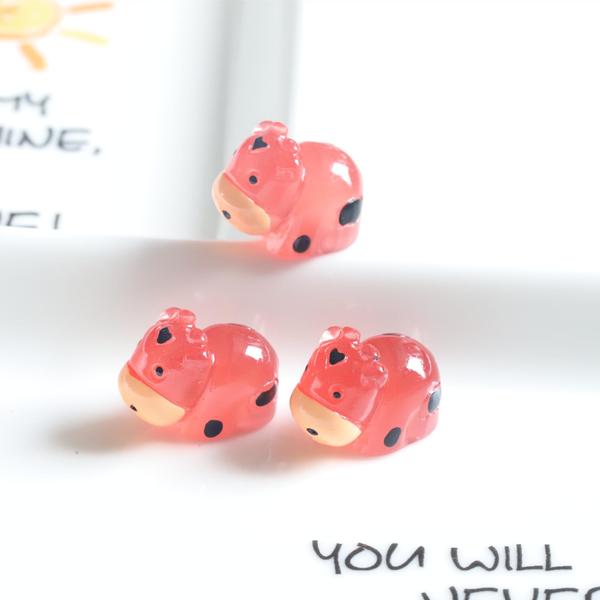 

Очаровательный 3D-брелок с люминесцентной фигуркой коровы и мобильная подвеска в виде глухой коробки. Approx Size: 1.8cm x 1.5cm x 1.0cm