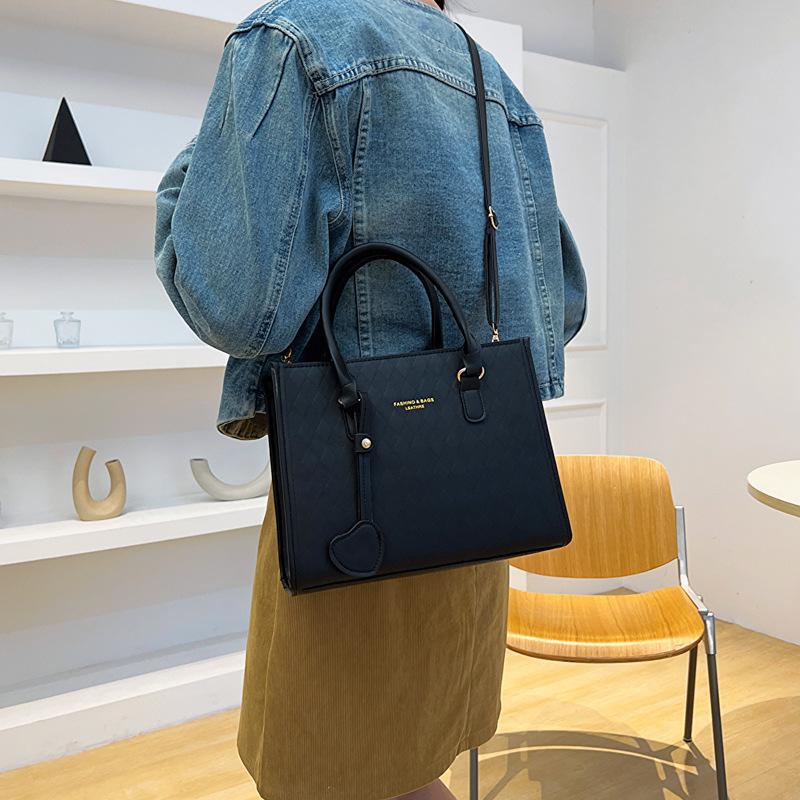 2025 Autumn New Simple and Fashionable Large-capacity Portable Large Bag Simple and Fashionable Casual Shoulder Bag Small Square Bag