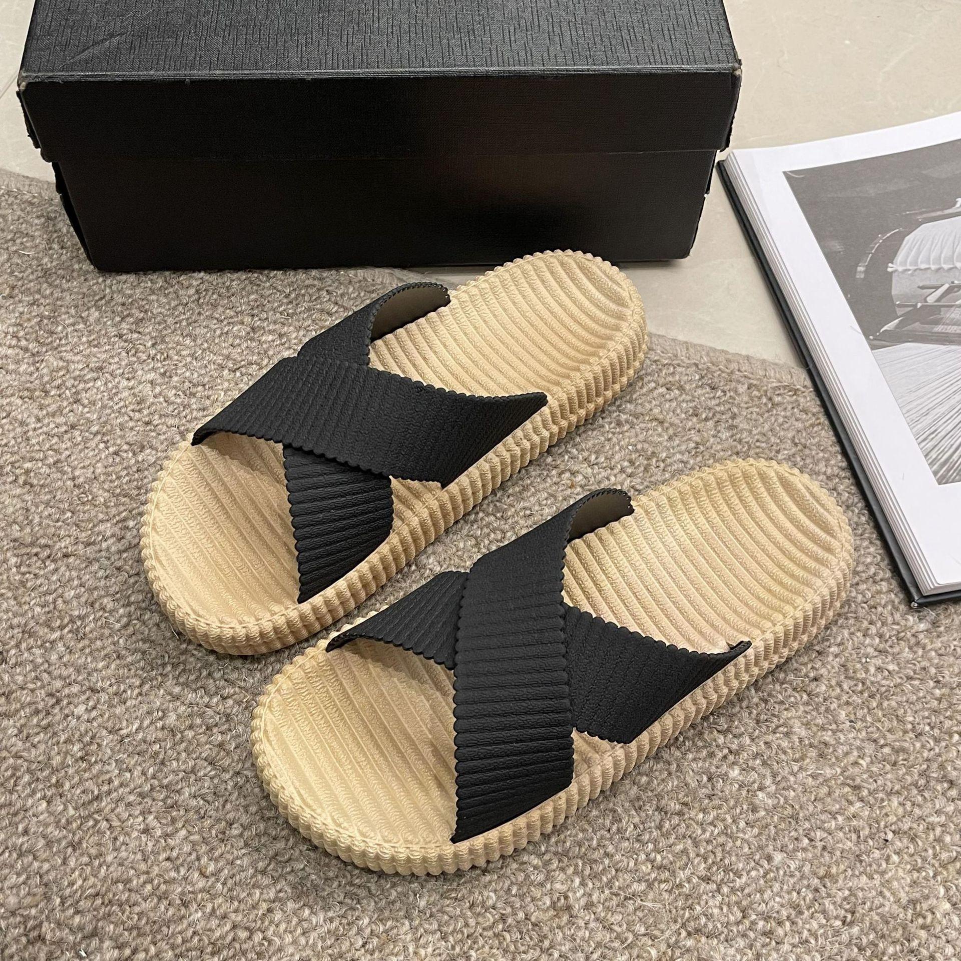 

Новые тапочки женская летняя одежда мода для дома кроссовки на платформе пляжная обувь повседневный стиль сандалии на мягкой подошве 36 чёрный