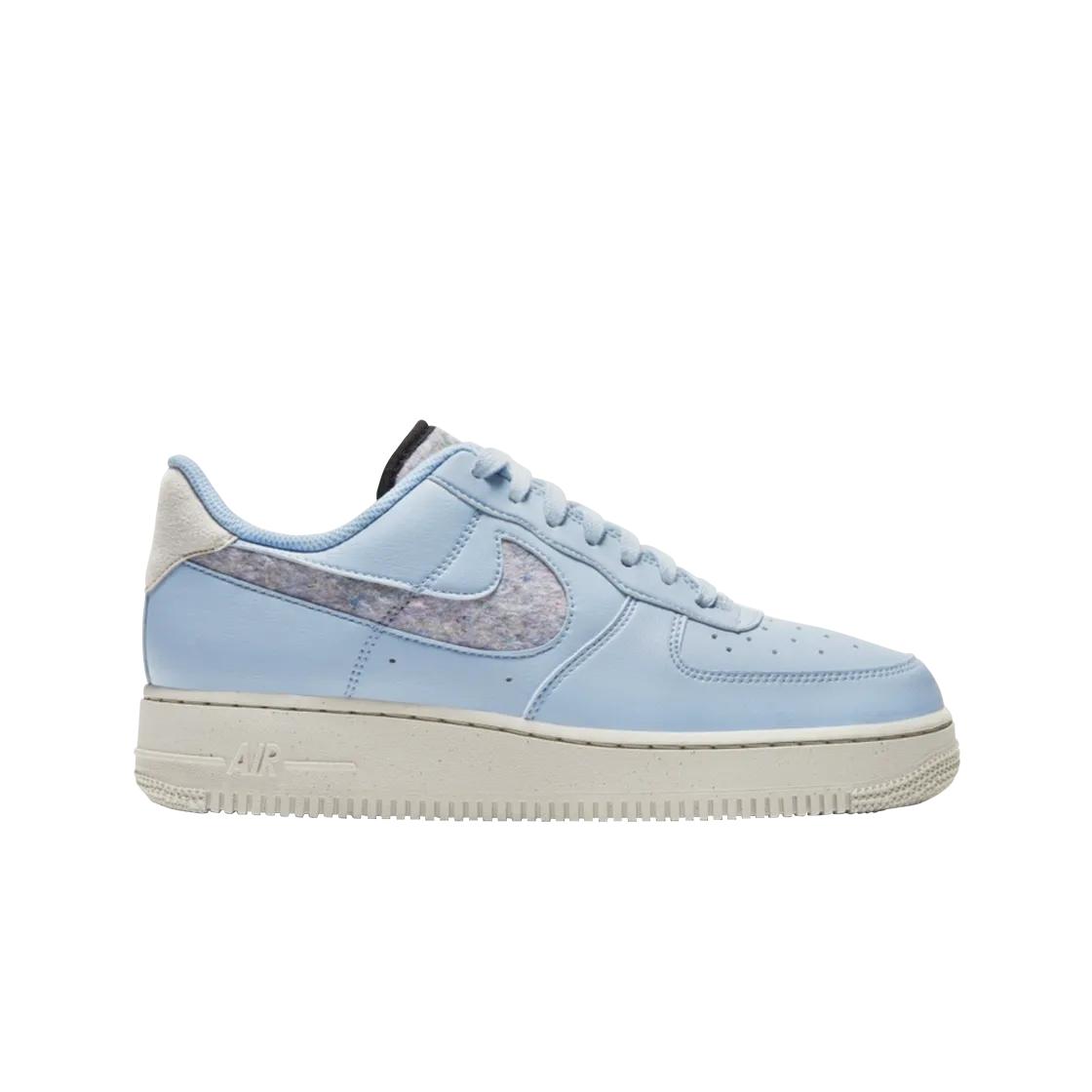 

Женские кроссовки Nike Air Force 1 07 SE Light Armory Blue DA6682-400