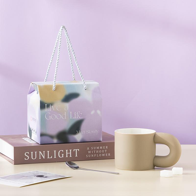 

Жизнь хороша Жизнь Керамическая кофейная кружка Сувенир для мероприятий Кружка Ин Вода Кружка Высокая ценность Праздничный подарок 301-400ml