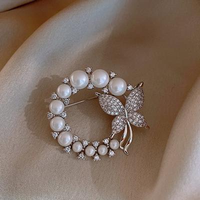 Brosche für Damen, Kunstperle, Schmetterling, Strass-Dekor, Edelstahl, exquisiter Vintage-Stil, rutschfest, verschleißfest, Mantelkragen, Hut, Schal, Dekoration, Kleidung