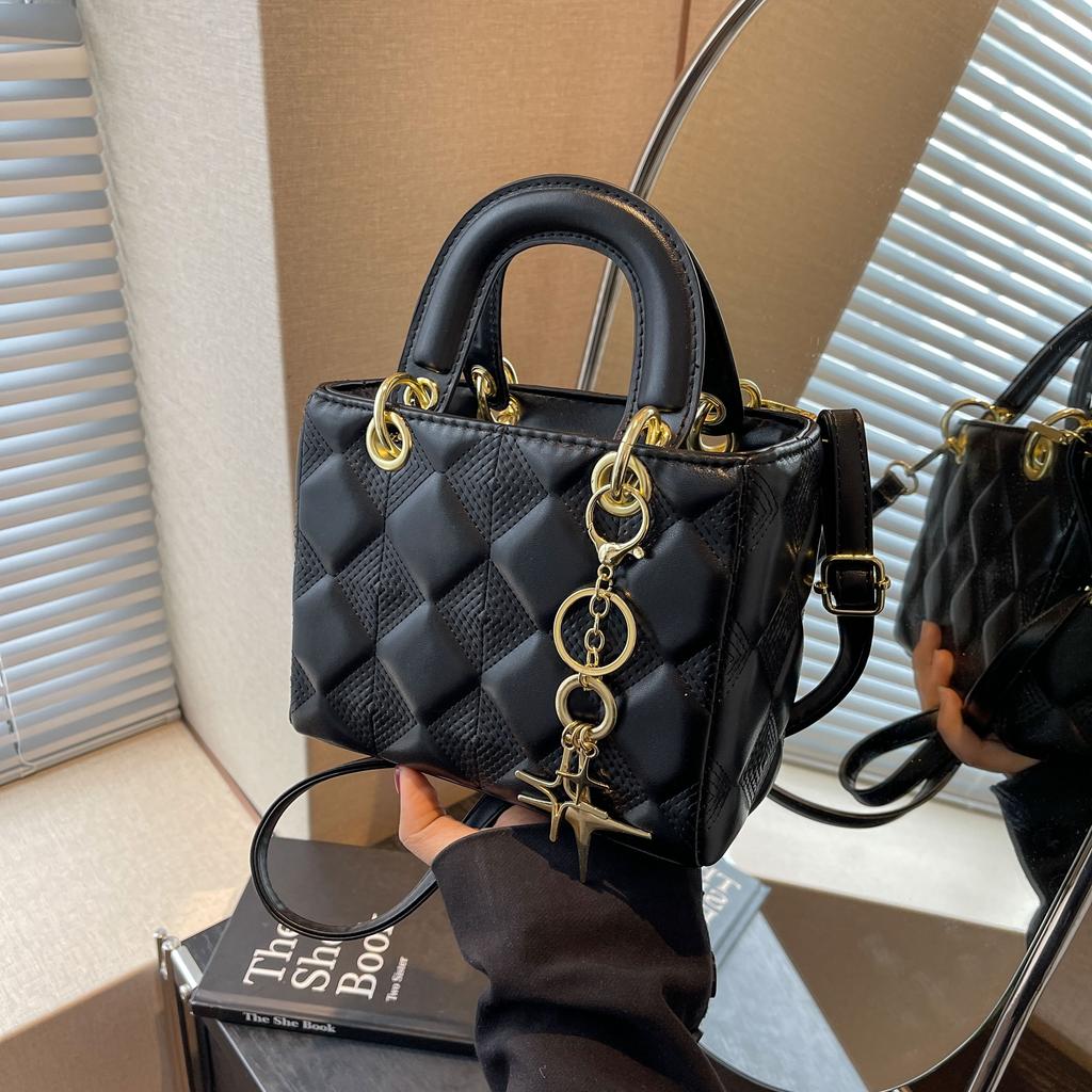 A Stylish and Simple Children's Square Bucket Bag, Suitable for Going Out Shopping, Traveling, Dating and Taking Photos