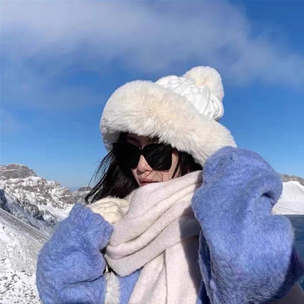 WTEMPO Furry Warm Plush Outdoor Ski Hats with Balls Women's Verstaile Casual Retro Elegant Women's Autumn Winter Cold-proof Windproof Solid Color Hats