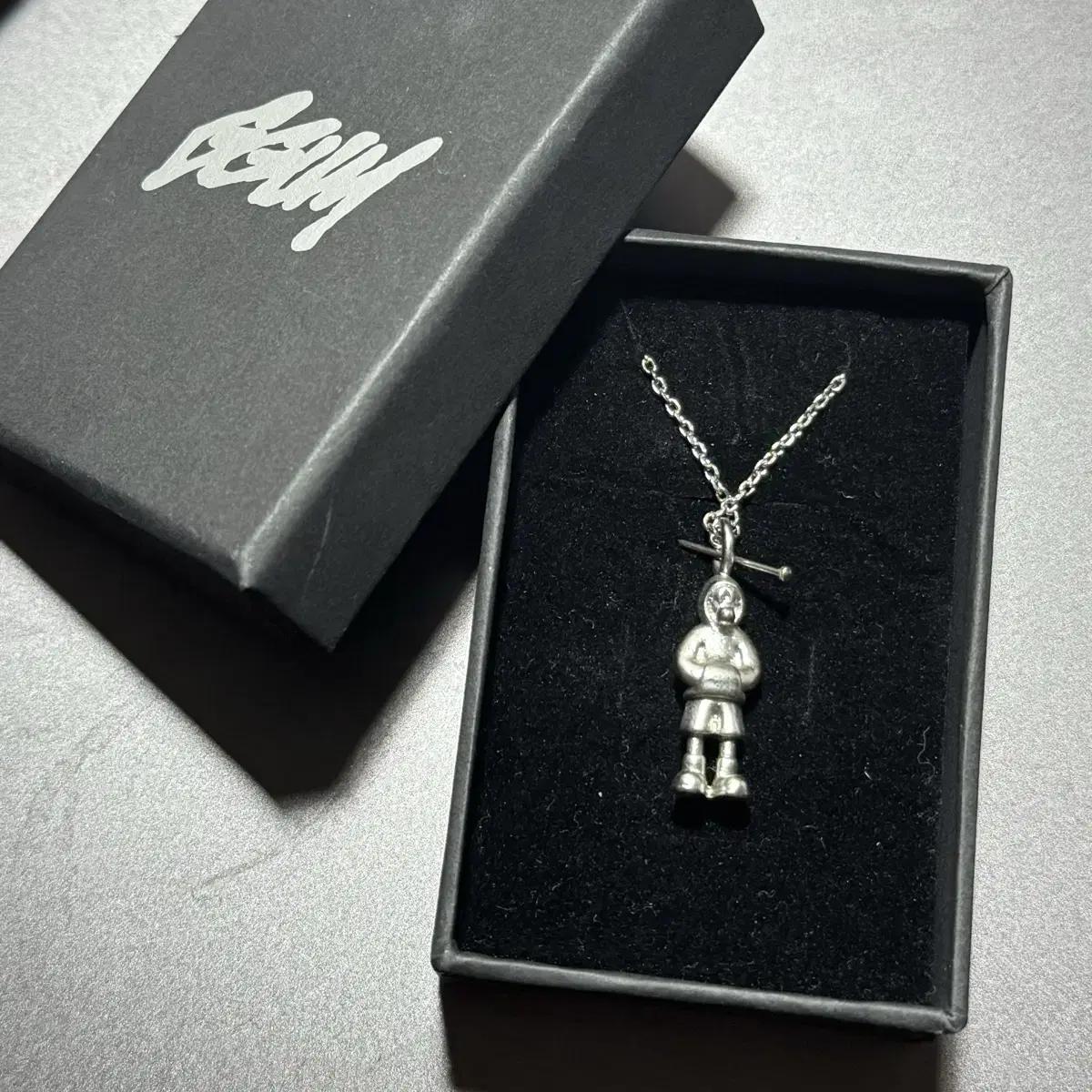 

Ёнджун Жевательная резинка Ожерелье для трансляций