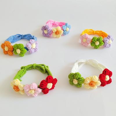 Blumenförmliches Haustierhalsband Verstellbares Hunde-Lätzchen Lustige Handgewebte Dekorationen Alle Jahreszeiten