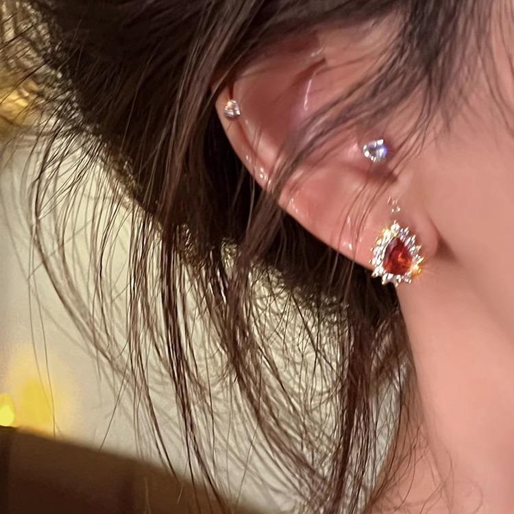 Rose Dewdrop~ Red Court Earrings New Niche Design Stud Earrings Women's Premium Light Luxury Earrings