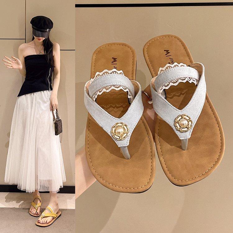 Magnifique ensemble à semelle plate de pantoufles cool pour les orteils pour l'été 2025 nouveaux modèles avec jupes, ballet de plage, vent féerique à enfiler