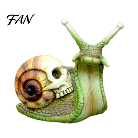 Weatherproof Patio Accents Halloween Skull Snail Statue, Gothic Home Decor, Creative Resin Crafts Figurine Ornaments for Outdoor Garden Lawn