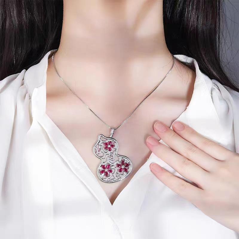 Wind Tiktok The Same Retro Colored Treasure Two-Color Stone Diamond Gourd Pendant Necklace Temperament