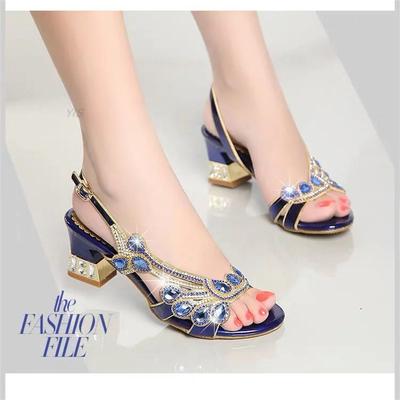 Sandálias de Salto Alto Espesso Elegantes com Boca de Peixe e Diamantes para Mulheres de Verão Sandálias de Salto Médio Moda Lazer Sandálias de Festa com Strass