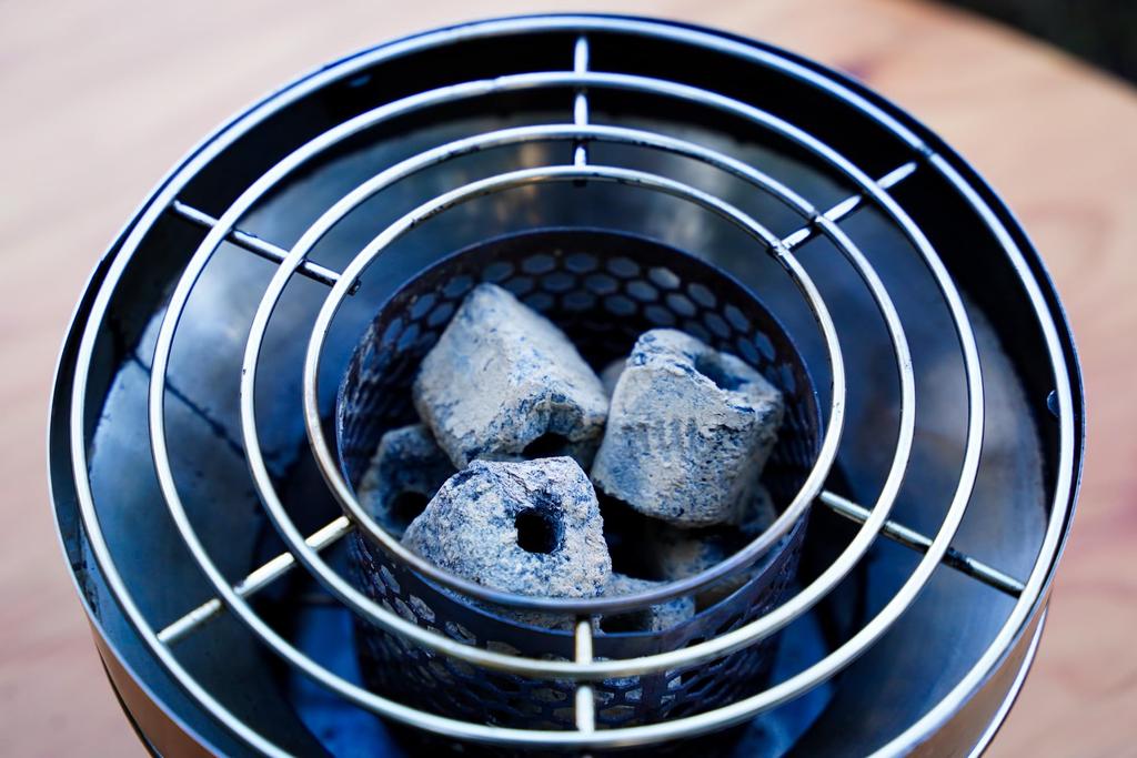 YOKA Tabletop BBQ Grill with 24cm Diameter Grill Easy To Use for Features a Fire Starter and a Lid for Extinguishing the Made of Washable Stainless