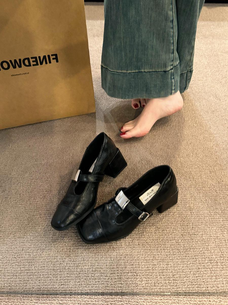 

Foreign style retro light mouth single shoes women s middle heel autumn and winter new French high heels fashion thick heel Mary Jane small leath 35