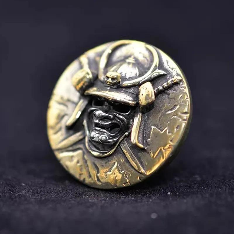 

Ретро Латунь Японский Шлем Самурая Маска Черепа Украшение Пряжка Винт Задник Ручная Работа Кожа DIY Аксессуары Golden