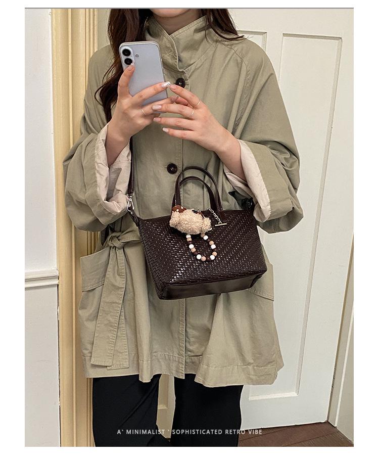 Woven Women's Tote Bag: Versatile 2026 Fashion Handbag with Large Capacity, Single Shoulder, and Crossbody Options
