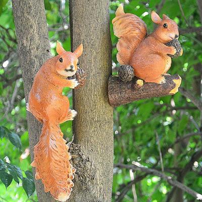 Outdoor Garden Decor: Creative Resin Squirrel Ornaments for Courtyard and Kindergarten.