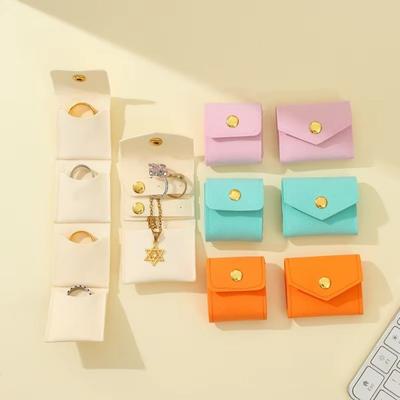 Création de bijoux – Emballages et présentoirs de bijoux
