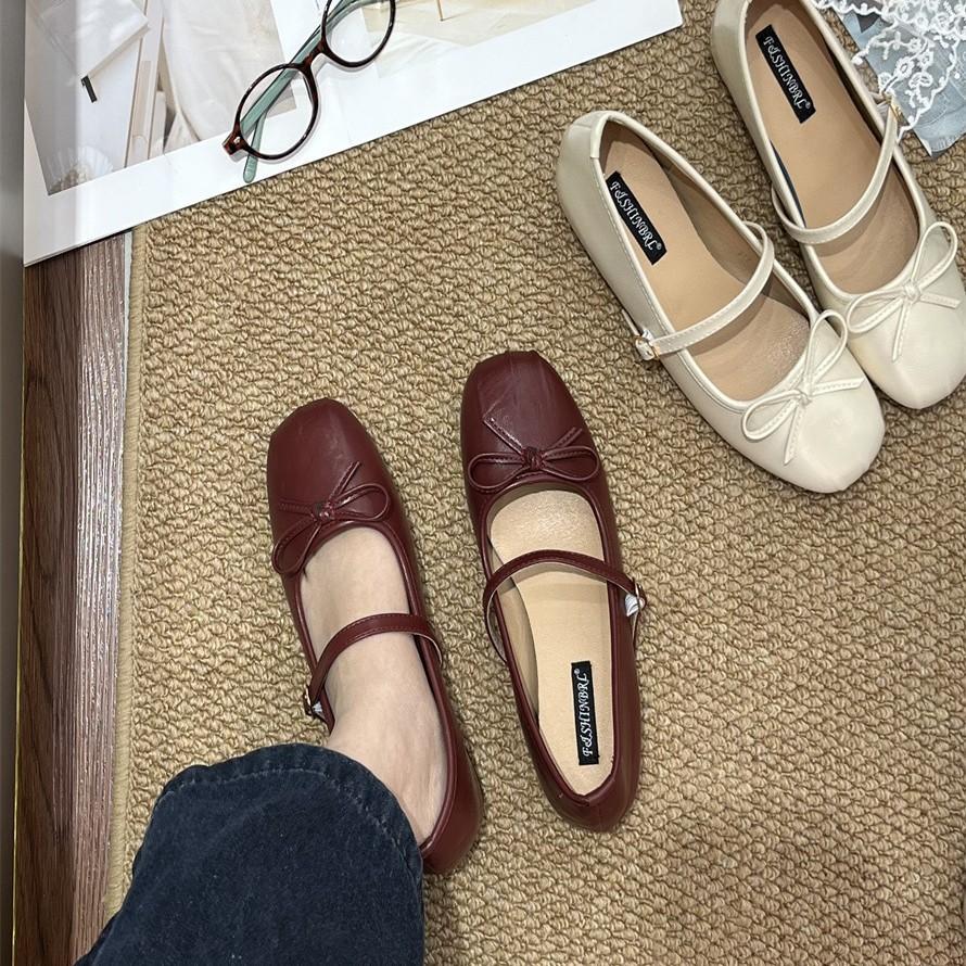 Französischer Feenstil rote Mary Jane Schuhe mit eckiger Spitze Mädchen Frühling 2025 neue Schleife flache Ballerinas